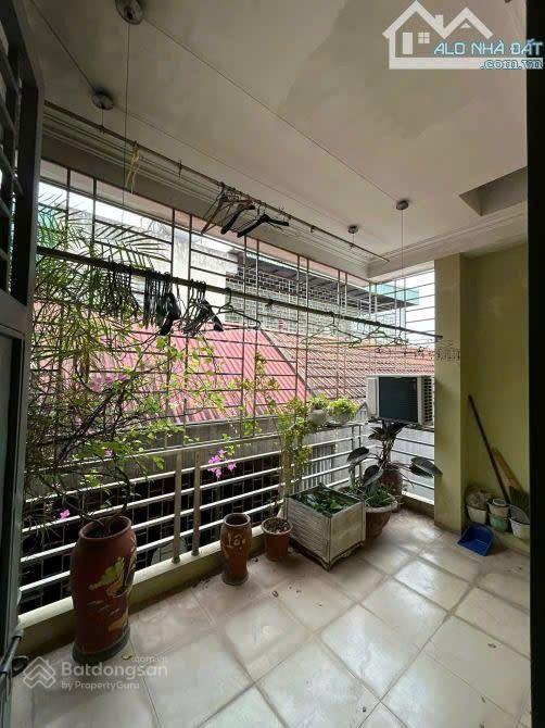 Cho thuê nhà riêng nguyên căn 5 tầng ngõ 132 cầu giấy
