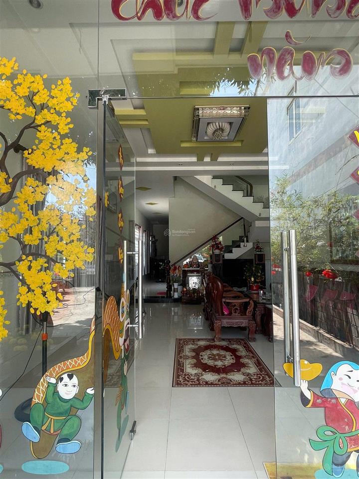 Chính chủ cần bán nhà mặt phố đường cách mạng tháng 8 la gi lâm đồng  320m2 2 tầng ngang 11m 9 tỷ