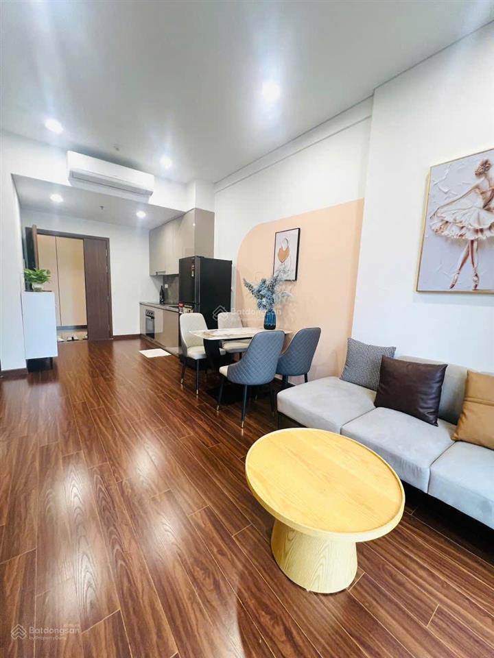 Bán gấp căn 2n2w giá 4,5 tỷ full nt đẹp, sẵn sổ, tầng trung tòa m1 massteri vinhomes ocp gia lâm