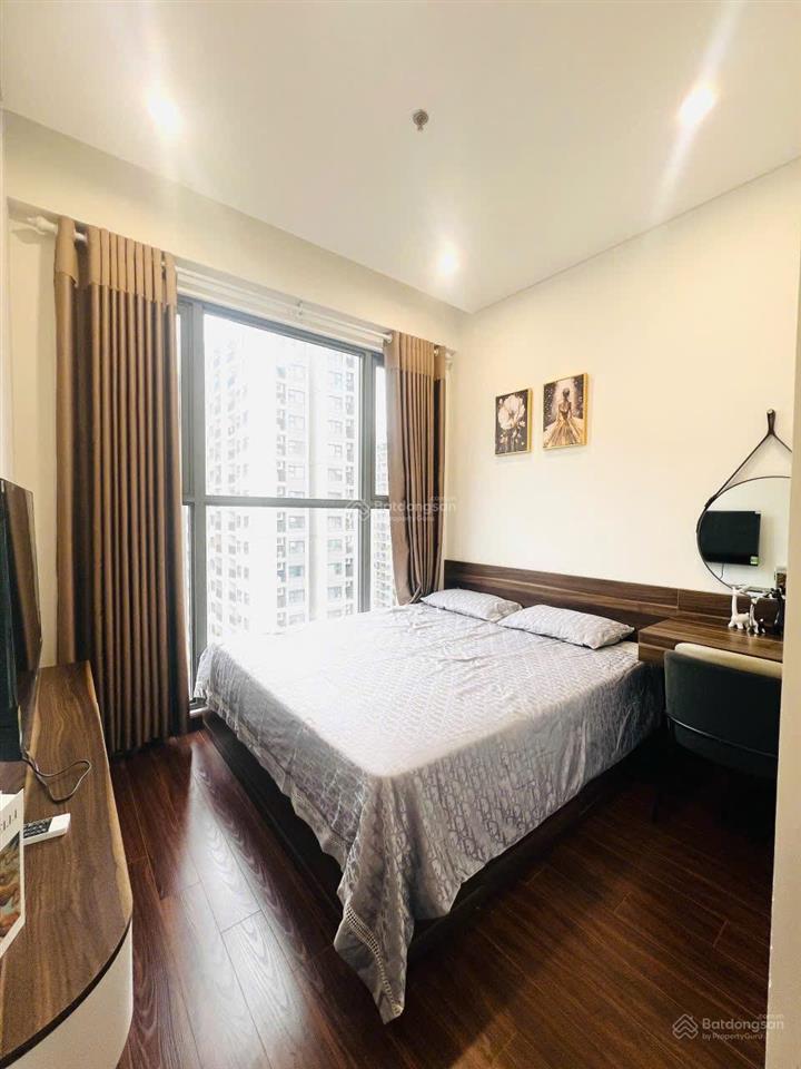 Bán gấp căn 2n2w giá 4,5 tỷ full nt đẹp, sẵn sổ, tầng trung tòa m1 massteri vinhomes ocp gia lâm