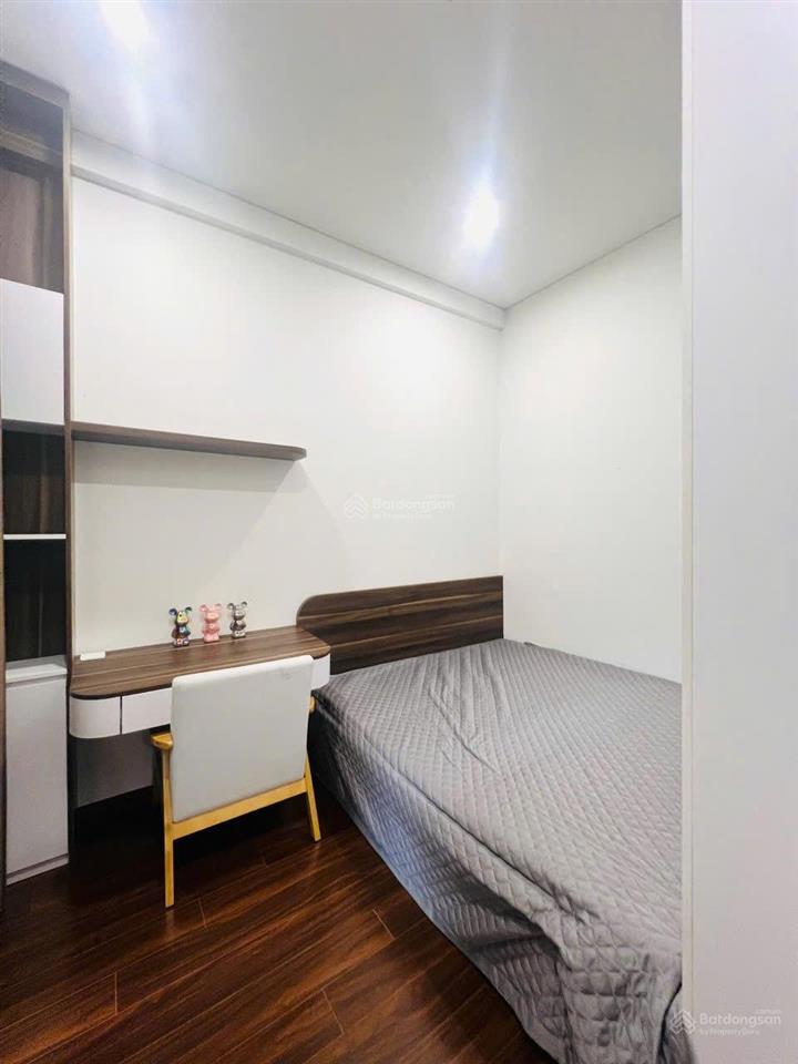 Bán gấp căn 2n2w giá 4,5 tỷ full nt đẹp, sẵn sổ, tầng trung tòa m1 massteri vinhomes ocp gia lâm