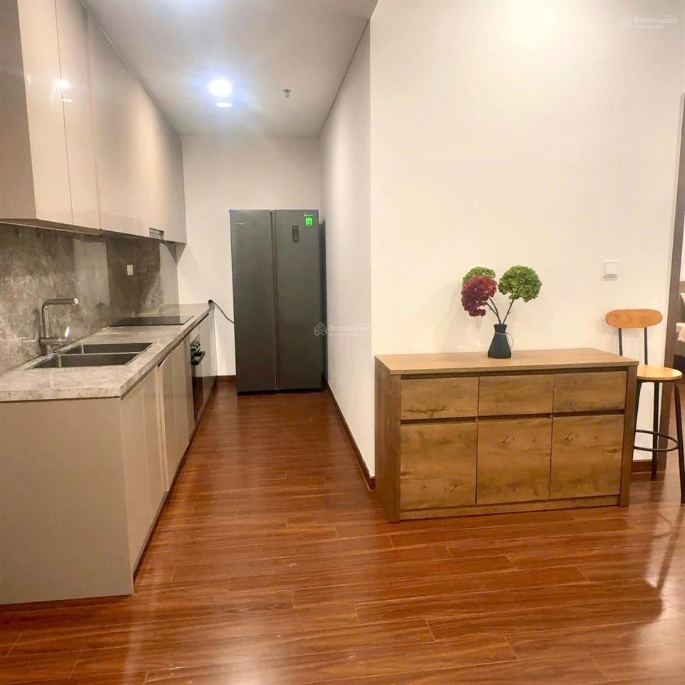 Bán gấp 2n2w 63m giá chỉ 5,150 tỷ , full nt, view thoáng tầng trung toà m1 masteri vinhomes ocp1