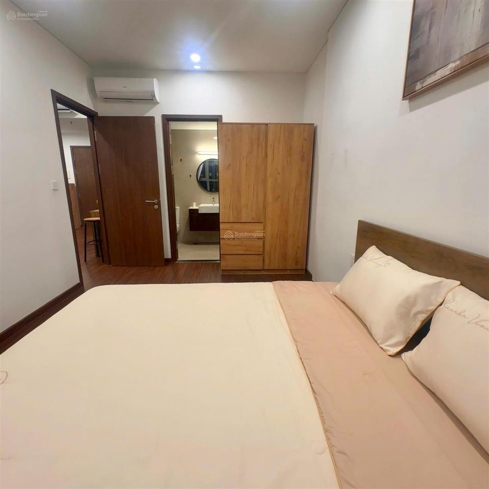 Bán gấp 2n2w 63m giá chỉ 5,150 tỷ , full nt, view thoáng tầng trung toà m1 masteri vinhomes ocp1