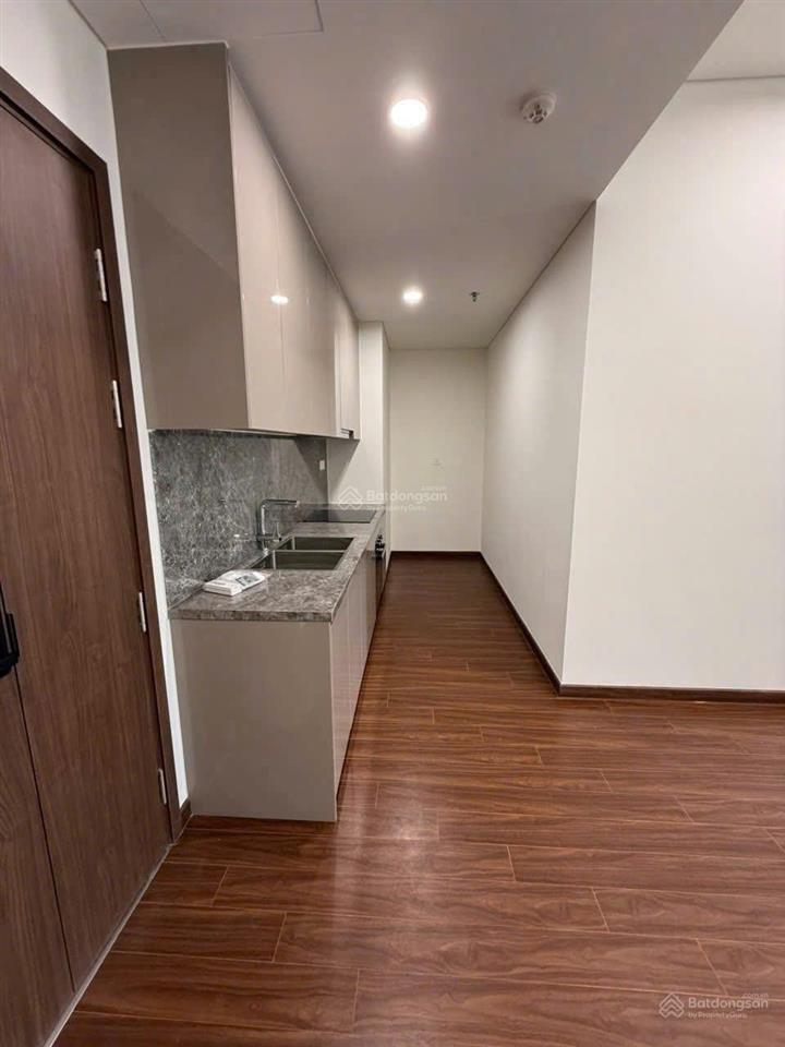 Bán gấp căn 63m2, thiết kế giấu bếp giá 4,9 tỷ, sẵn sổ, toà h3 tầng trung vinhomes ocp gia lâm
