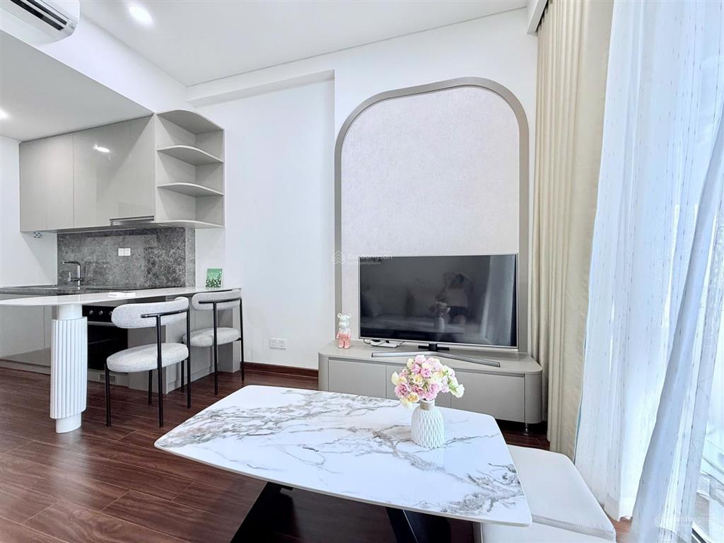 Cho thuê 1n+ full nt tòa h2 giá 9,5tr (đã bpdv) vào được luôn toà h2 masteri vinhomes ocp gia lâm
