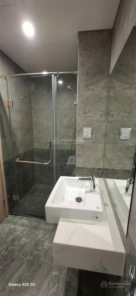 Bán gấp studio toà p4 giá 2,1 tỷ full nt, sẵn sổ, toà p4 pavilon vinhomes ocean park gia lâm