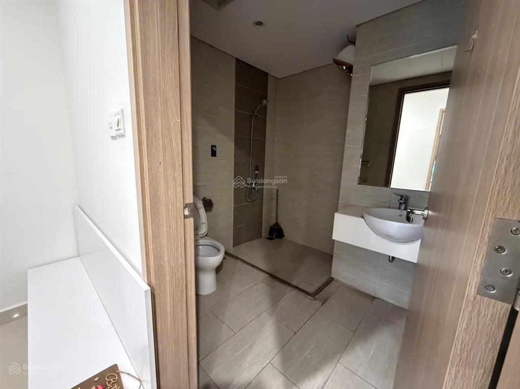 Bán gấp 1n+43m giá chỉ 2,5 tỷ full nt tầng trung, sẵn sổ, toà s2.08 vinhomes ocean park gia lâm