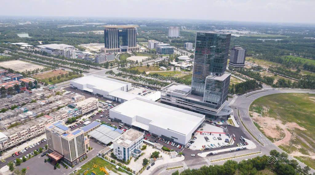 Bán nhà phố 2 mặt tiền cách vòng xoay metro 300m. thanh toán 30% nhận nhà khai thác ngay.