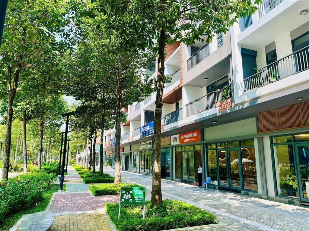 Bán nhà phố 2 mặt tiền cách vòng xoay metro 300m. thanh toán 30% nhận nhà khai thác ngay.