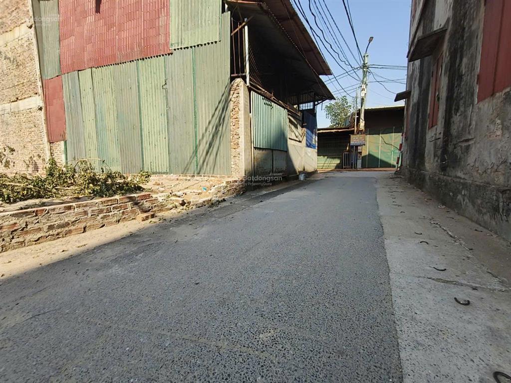 Đất trục chính giá tốt hơn trong ngõ