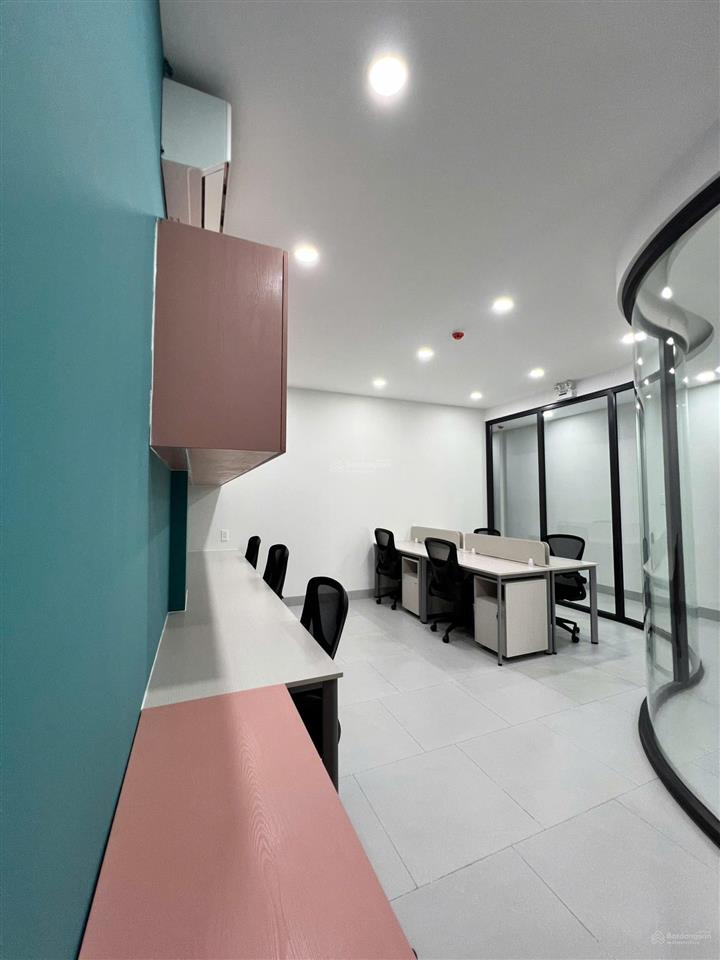 Văn phòng trọn gói, setup sẵn đầy đủ nội thất, vào sử dụng ngay, bao gồm bàn ghế, đầy đủ tiện ích