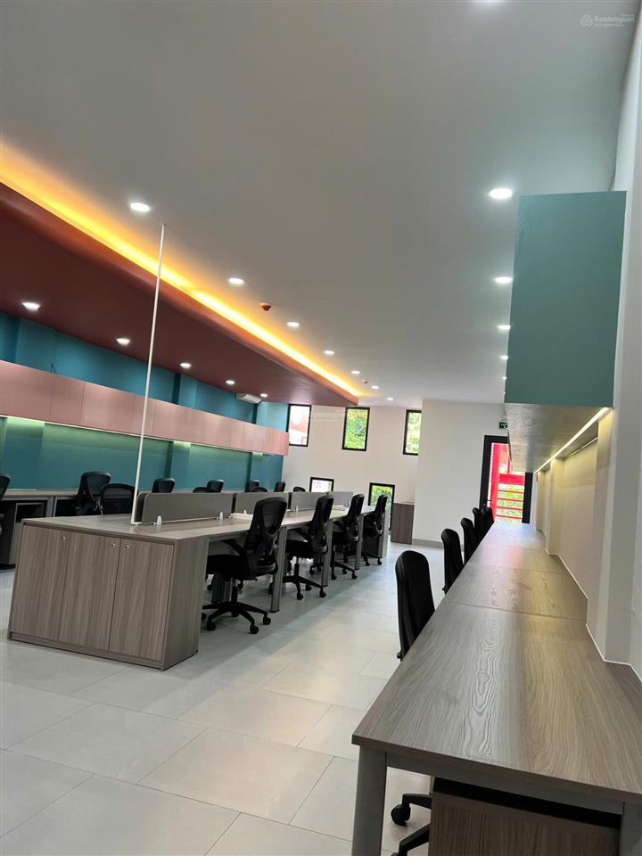 Văn phòng trọn gói, setup sẵn đầy đủ nội thất, vào sử dụng ngay, bao gồm bàn ghế, đầy đủ tiện ích