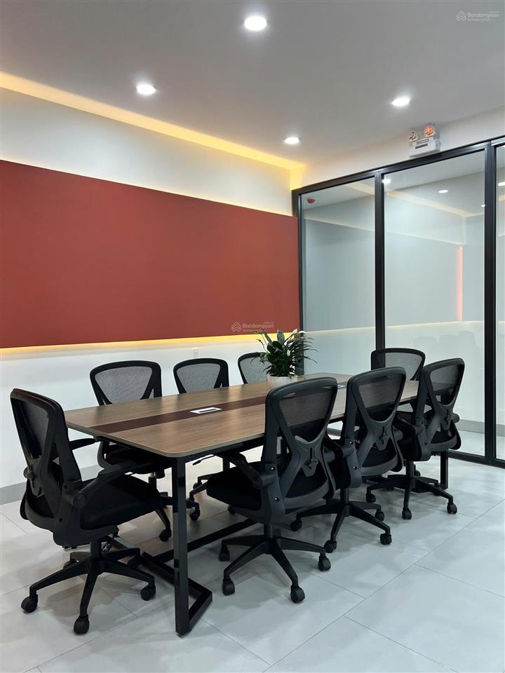 Văn phòng trọn gói, setup sẵn đầy đủ nội thất, vào sử dụng ngay, bao gồm bàn ghế, đầy đủ tiện ích