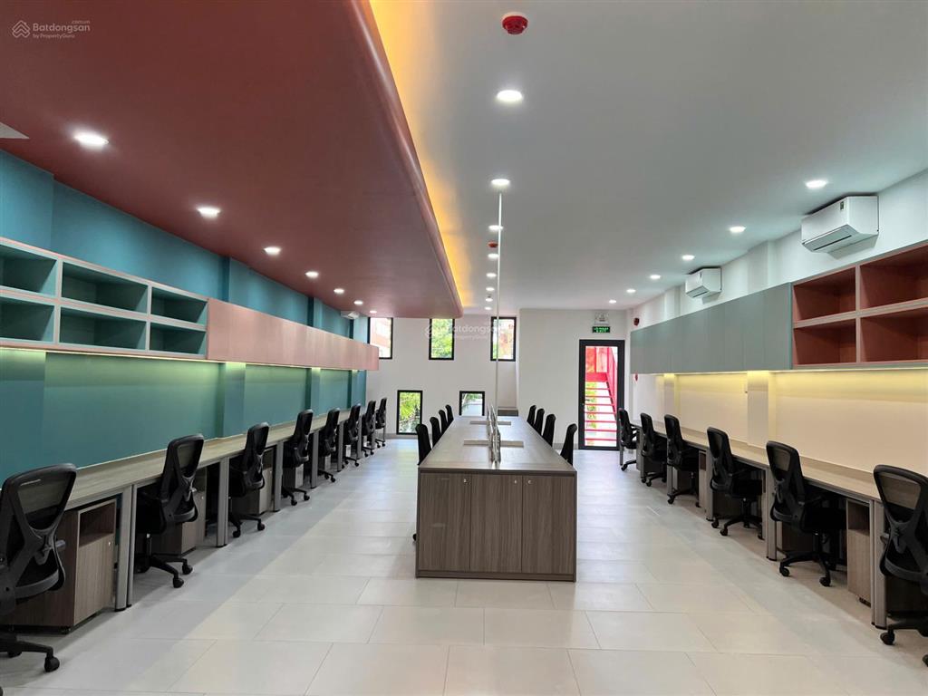 Văn phòng trọn gói, setup sẵn đầy đủ nội thất, vào sử dụng ngay, bao gồm bàn ghế, đầy đủ tiện ích