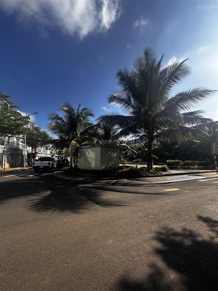 Bán nhanh duy nhất 1 căn góc 2 mặt tiền, dự án eco city premia tp. bmt. giá 12,68 tỷ