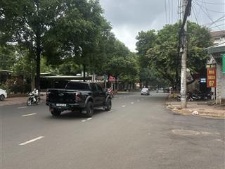 Bán đất 2 mặt tiền trung tâm thành phố, đường mai hắc đế. đối diện nhà hàng victory