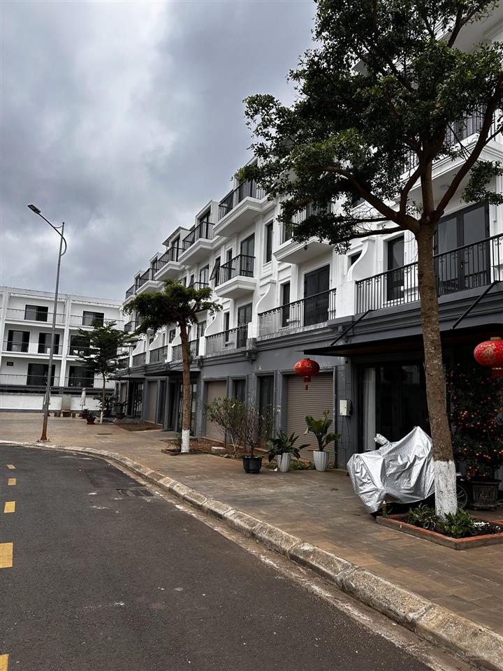 Hiếm có 1 căn nhà phố eco city premia, đối diện công viên nội khu. giá 7,5 tỷ. sổ sẵn