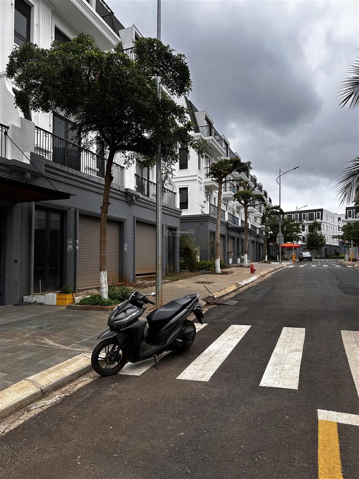 Hiếm có 1 căn nhà phố eco city premia, đối diện công viên nội khu. giá 7,5 tỷ. sổ sẵn