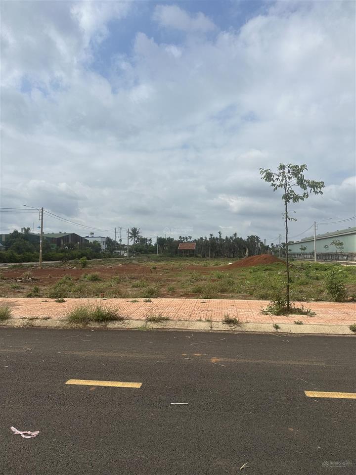 Bán đất full thổ cư tại km5 quốc lộ 26 buôn ma thuột. ngay chợ đầu mối. giá 2,79 tỷ