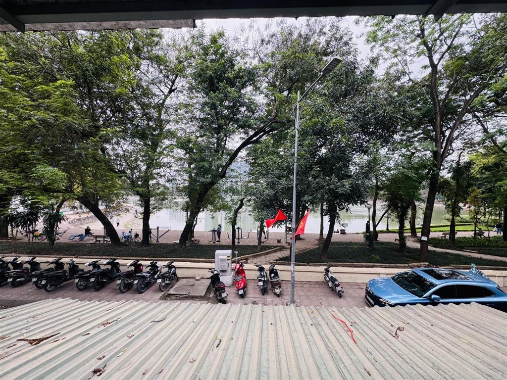 Chính chủ cho thuê tập thể a3 thành công giảng võ, view hồ thành công rất thoáng mát