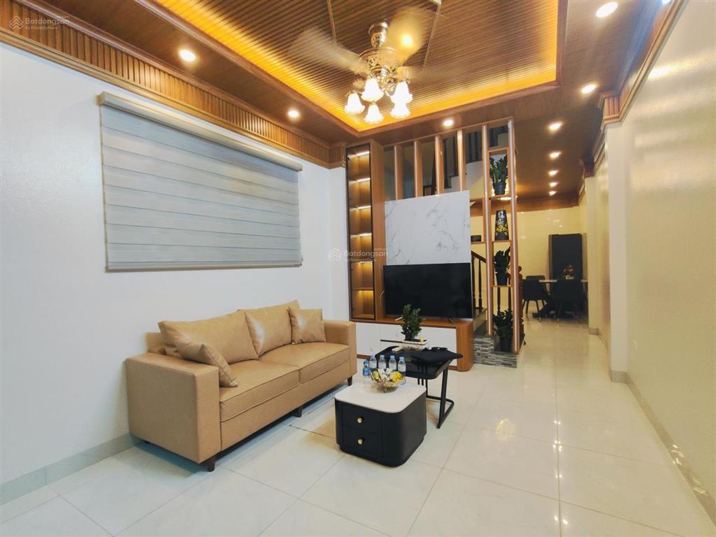 Bán nhà ỷ la dương nội hà đông 43m2, 5 tầng có ô chờ thang máy, giá chỉ 5,3 tỷ, khu dân trí cao.