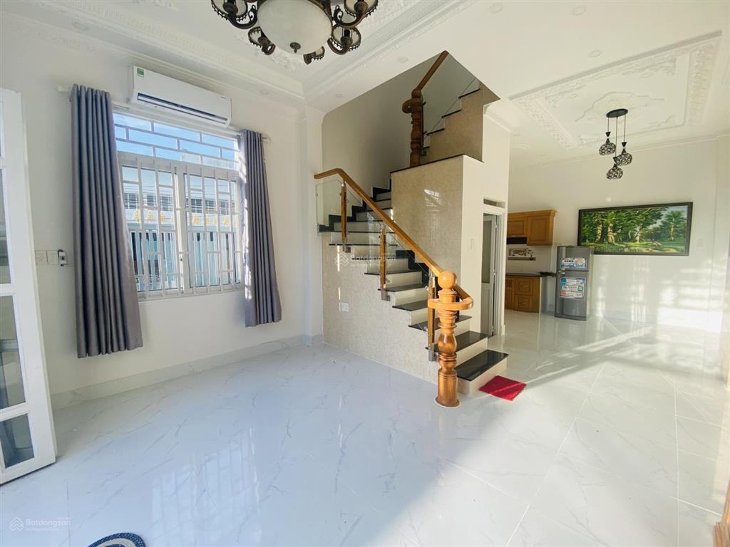 Đường tương lai 40m phong cách tân cổ điển 4 tầng xe đậu được 4 chiếc 8.35 tỷ