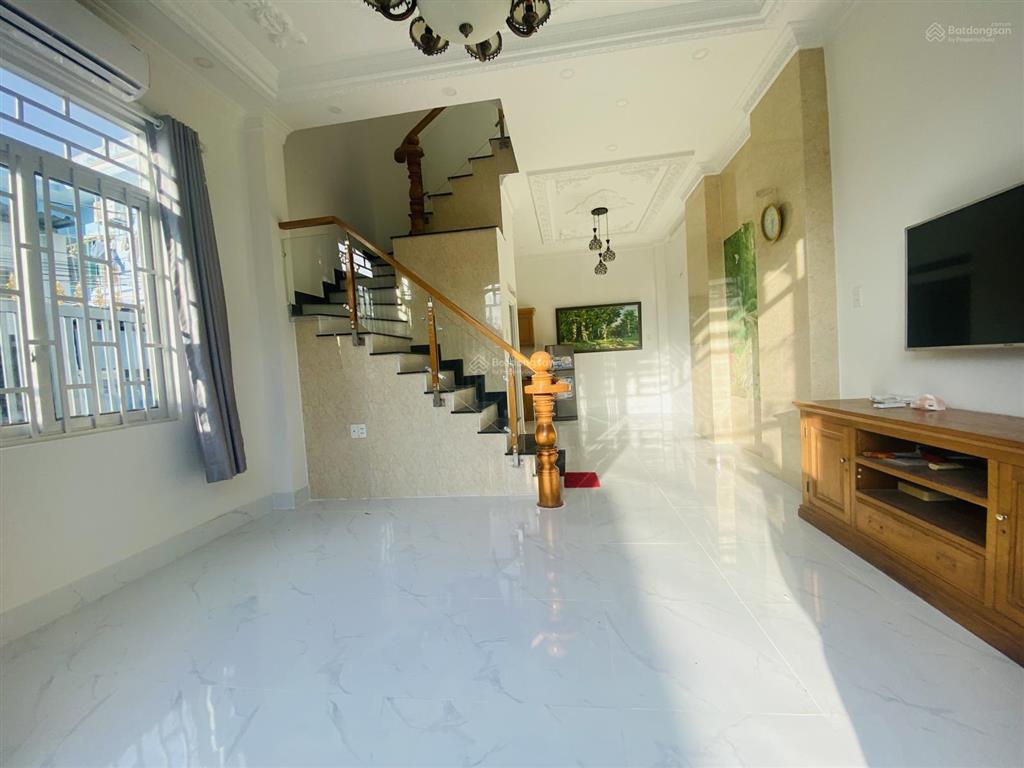 Đường tương lai 40m phong cách tân cổ điển 4 tầng xe đậu được 4 chiếc 8.35 tỷ