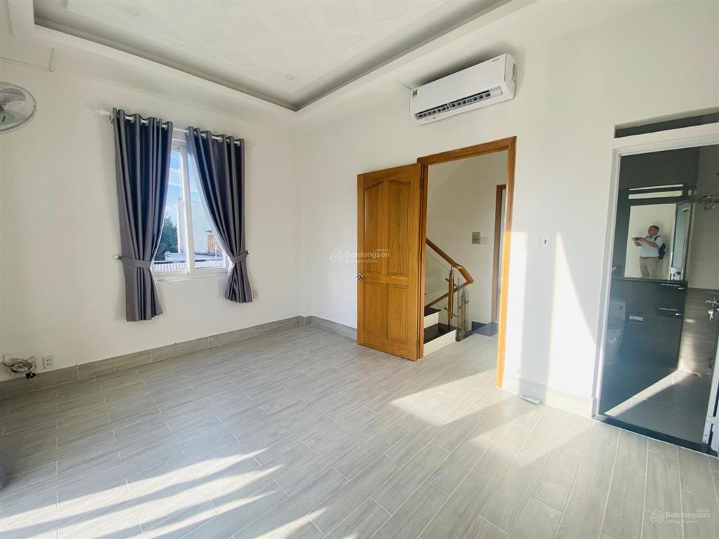 Đường tương lai 40m phong cách tân cổ điển 4 tầng xe đậu được 4 chiếc 8.35 tỷ
