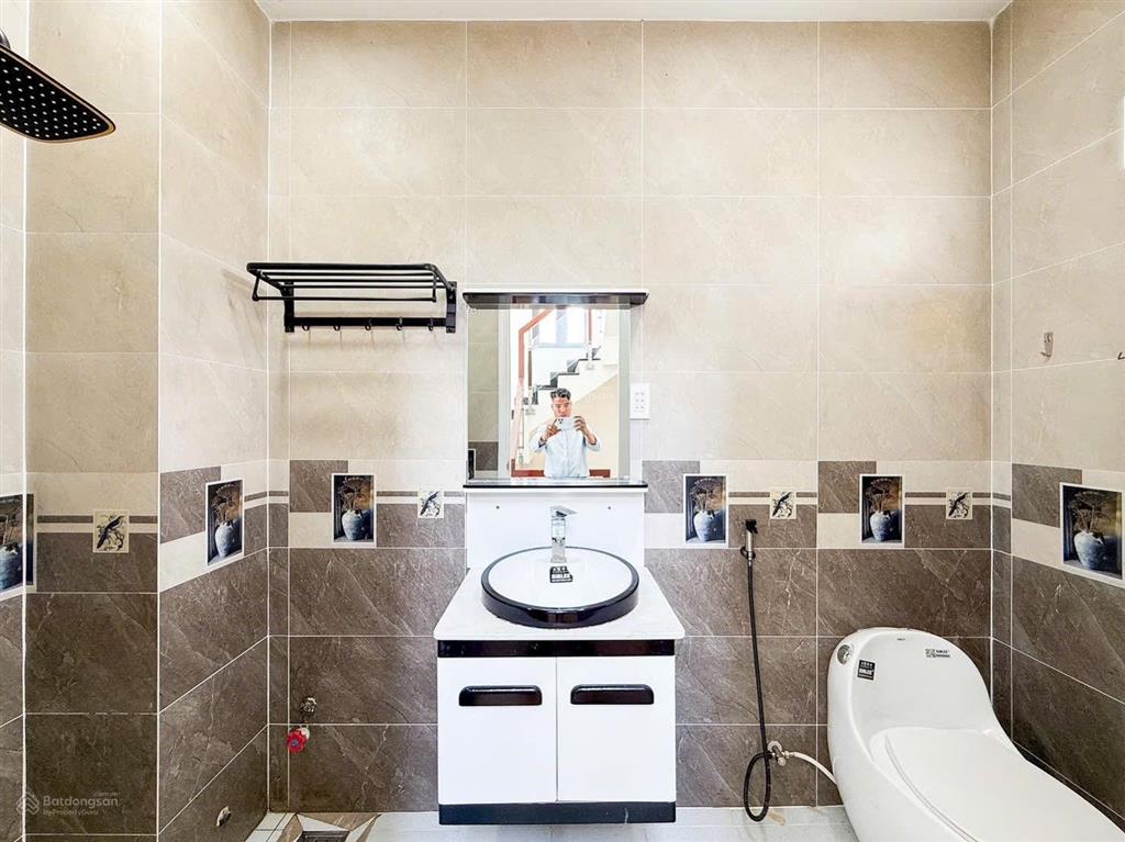 Nhà mới full nội thất ngay phú mỹ hưng, căn góc không lộ giới dtsd 105.6 m2 5.39 tỷ