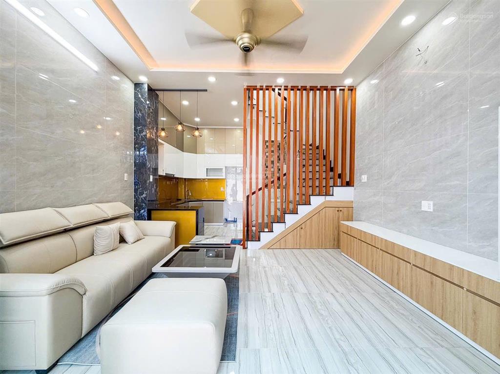 Nhà mới full nội thất ngay phú mỹ hưng, căn góc không lộ giới dtsd 105.6 m2 5.39 tỷ