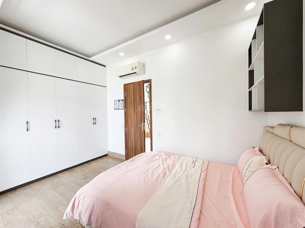 Nhà mới full nội thất ngay phú mỹ hưng, căn góc không lộ giới dtsd 105.6 m2 5.39 tỷ