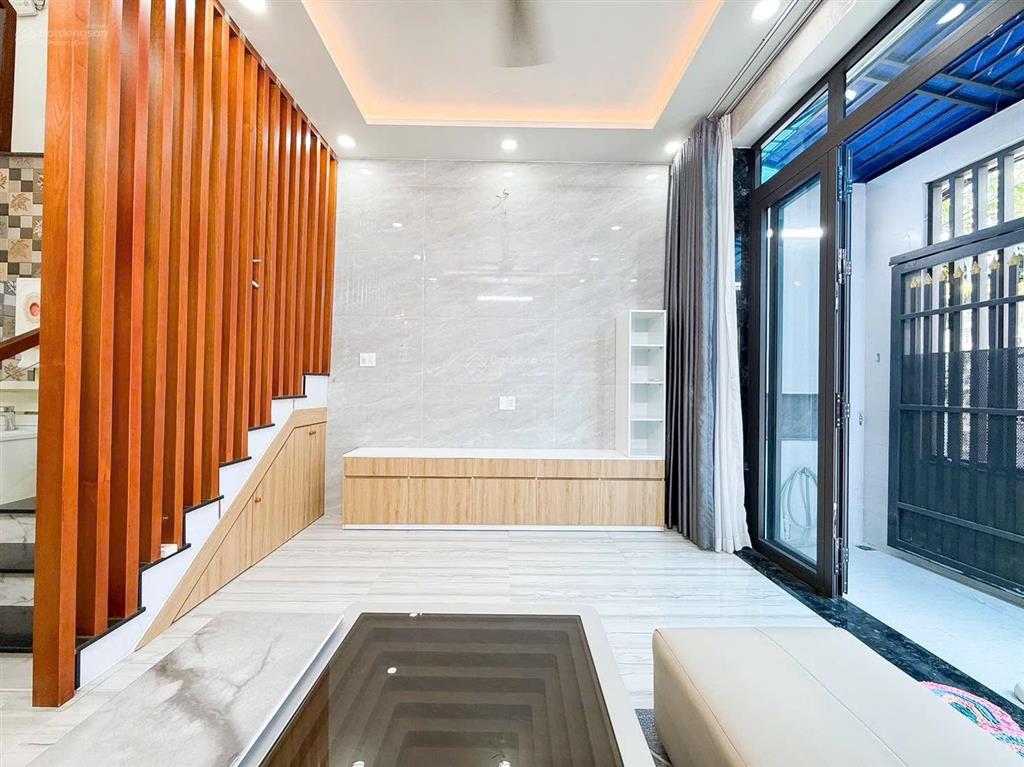 Nhà mới full nội thất ngay phú mỹ hưng, căn góc không lộ giới dtsd 105.6 m2 5.39 tỷ