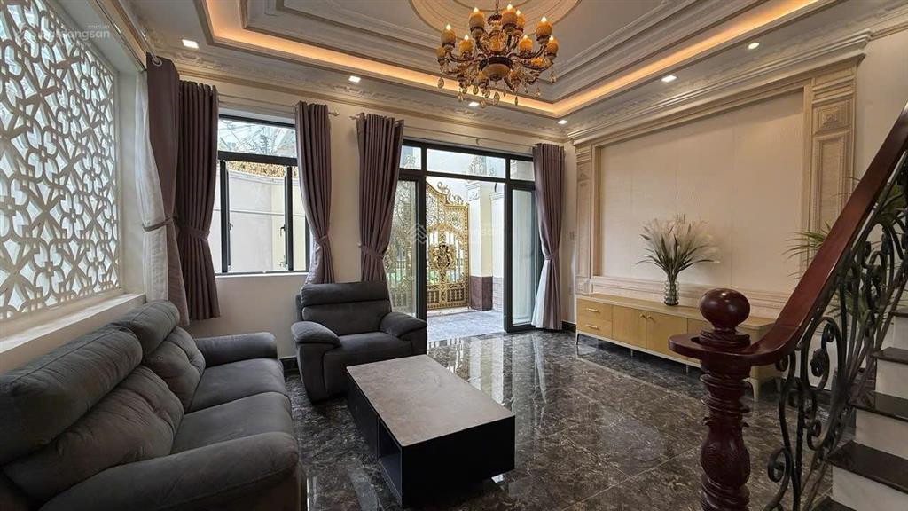 Nhà căn góc 2 mặt thoáng kế bên phú mỹ hưng 4 tầng 7x13m