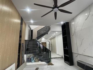 Siêu phẩm nhà 2 tầng trung tâm hoàng diệu kiệt ô tô thông nguyễn hoàng  vị trí vip