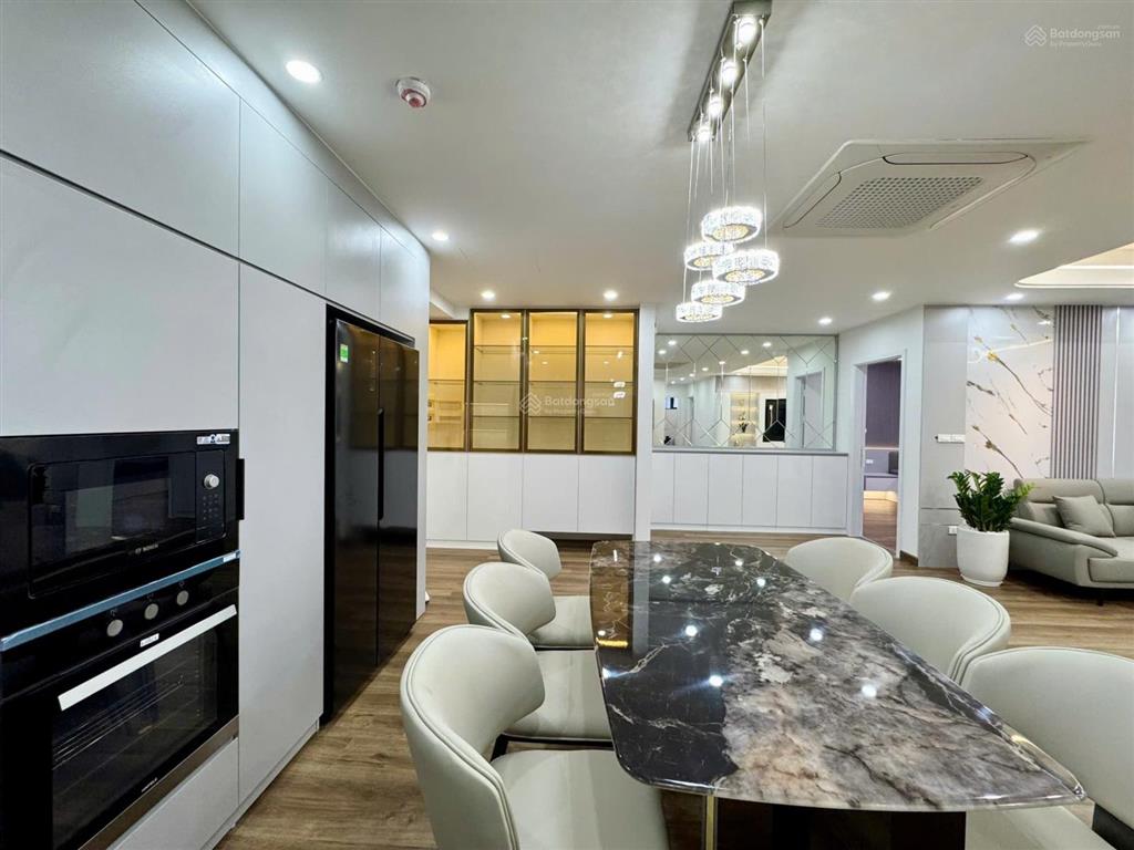 Bán căn hộ chung cư tòa diamond goldmark city, 140m2 full nội thất, chỉ hơn 11tỷ.  0988 121 ***
