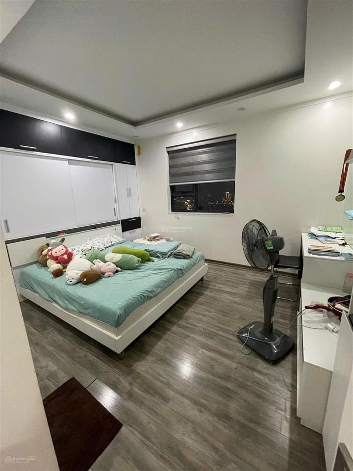 Bán ch góc 3n 102m2 tại green stars,tầng 12 đủ nội thất giá 9,5 tỷ chưa thương lượng.0988 121 ***