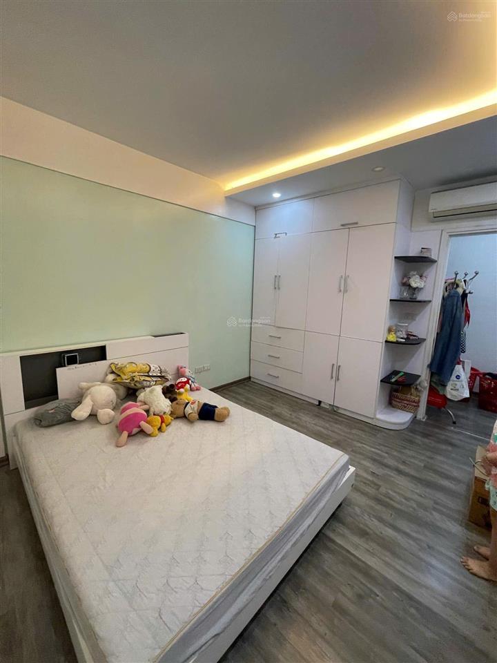 Bán ch góc 3n 102m2 tại green stars,tầng 12 đủ nội thất giá 9,5 tỷ chưa thương lượng.0988 121 ***