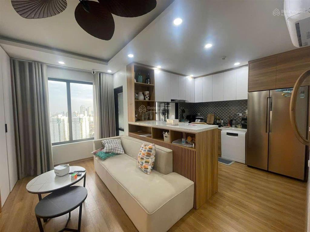 Chính chủ bán 2n góc 65m2 green stars,tầng 8,full nội thất,sẵn sổ chỉ 5,2 tỷ. 0988 121 ***(call)