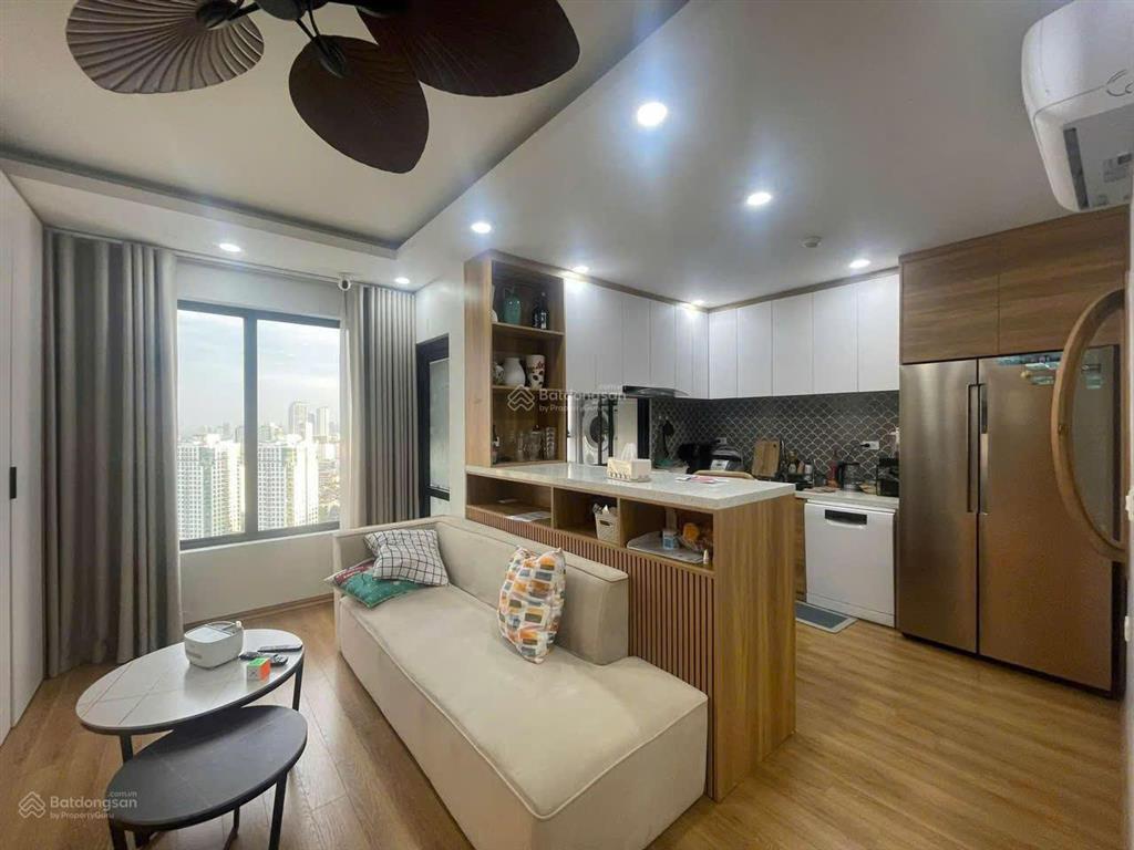Chính chủ bán 2n góc 65m2 green stars,tầng 8,full nội thất,sẵn sổ chỉ 5,2 tỷ. 0988 121 ***(call)