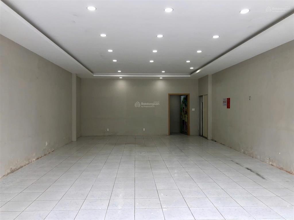 Cho thuê nhà mặt tiền 6.3x15m (94.5m2) góc ngã tư