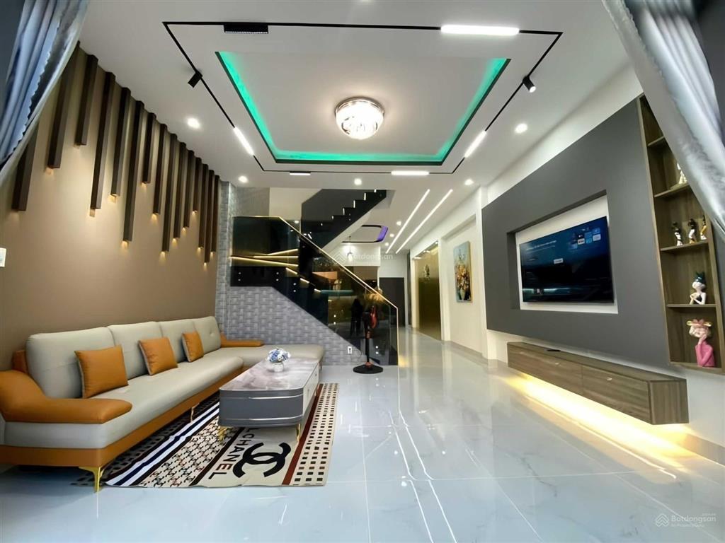 Cắt lỗ 300 triệu nhà mặt tiền chợ bình chánh 110m2 giá ngộp, sổ hồng riêng