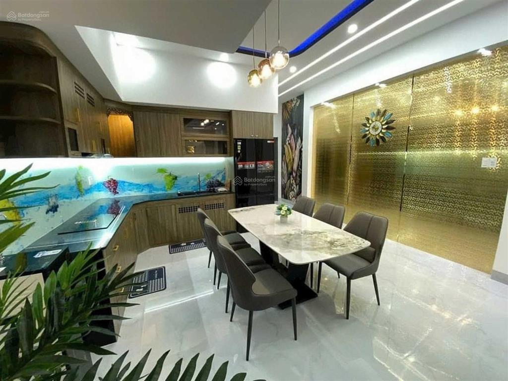 Cắt lỗ 300 triệu nhà mặt tiền chợ bình chánh 110m2 giá ngộp, sổ hồng riêng