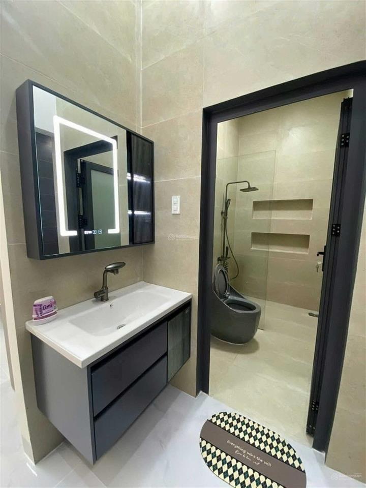 Cắt lỗ 300 triệu nhà mặt tiền chợ bình chánh 110m2 giá ngộp, sổ hồng riêng