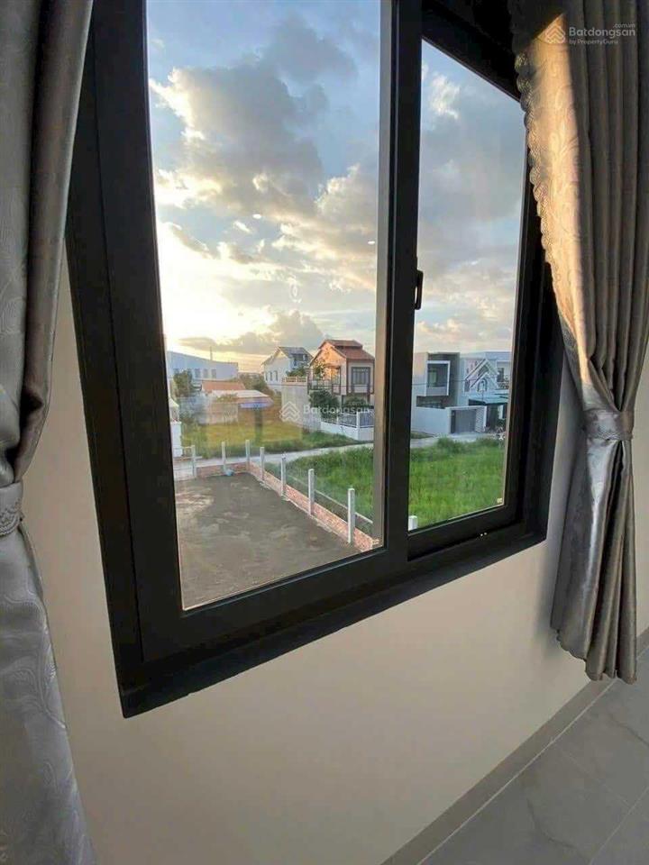 Cắt lỗ 300 triệu nhà mặt tiền chợ bình chánh 110m2 giá ngộp, sổ hồng riêng