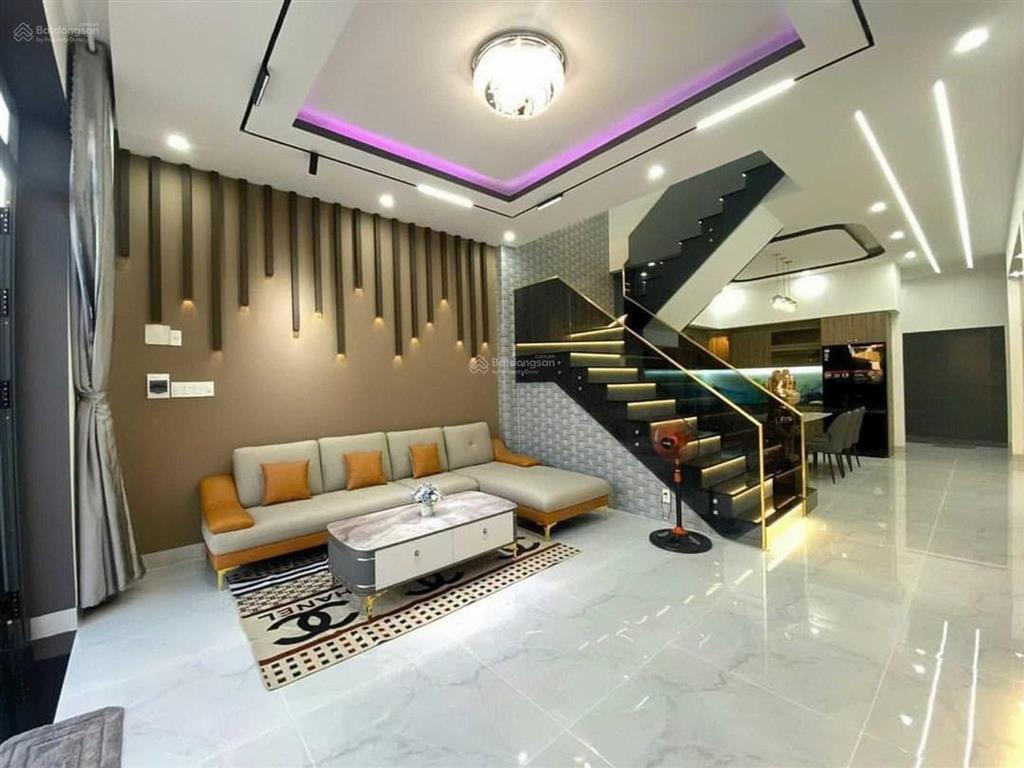 Cắt lỗ 300 triệu nhà mặt tiền chợ bình chánh 110m2 giá ngộp, sổ hồng riêng
