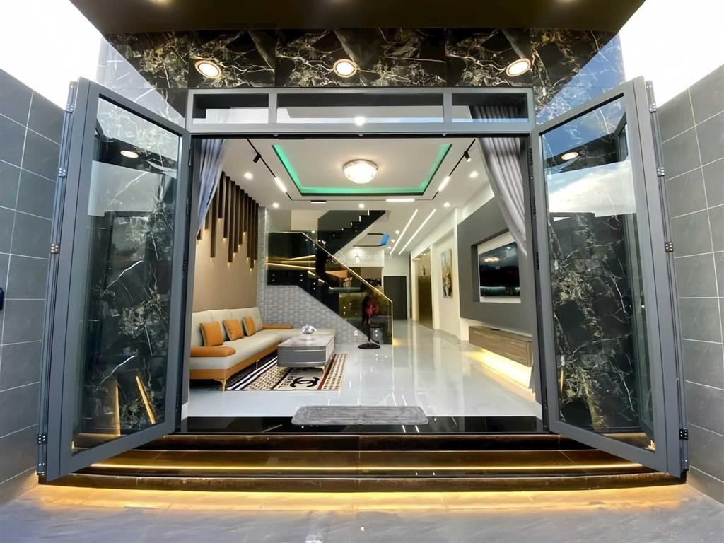 Cắt lỗ 300 triệu nhà mặt tiền chợ bình chánh 110m2 giá ngộp, sổ hồng riêng