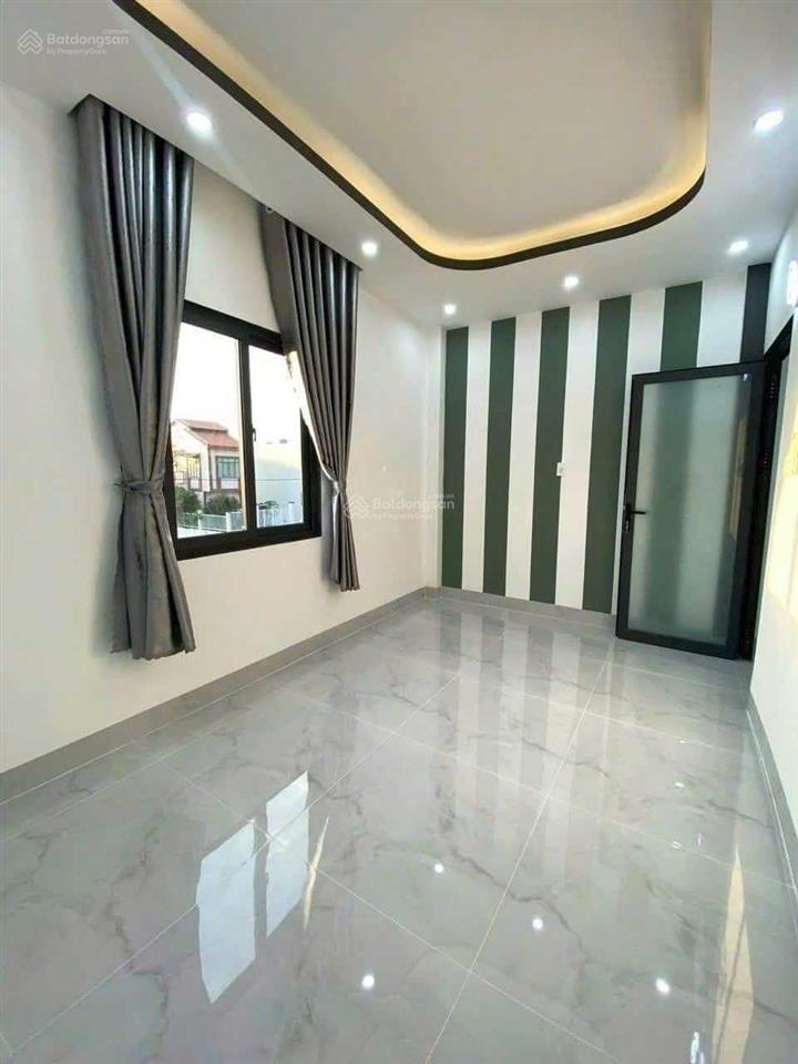 Cắt lỗ 300 triệu nhà mặt tiền chợ bình chánh 110m2 giá ngộp, sổ hồng riêng