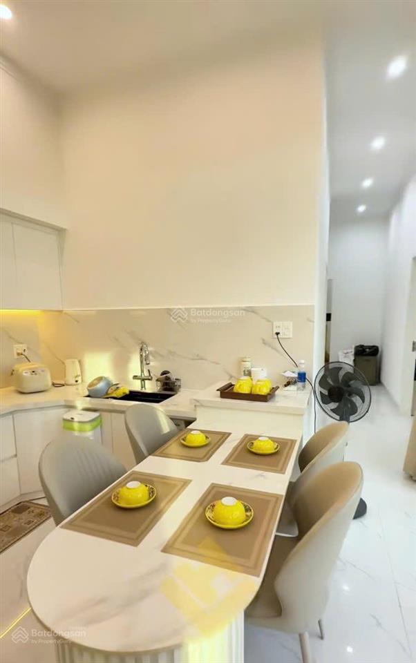 Gia chủ để lại gấp căn nhà vườn c4 qua mỹ định cư nằm ngay kdc phong phú 4 giá mềm
