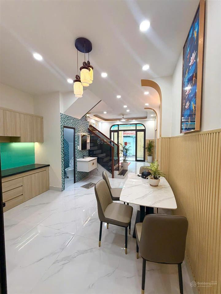 Ngộp ngân hàng thanh lý gấp căn nhà ngay bình tiên q6 dt 65m2