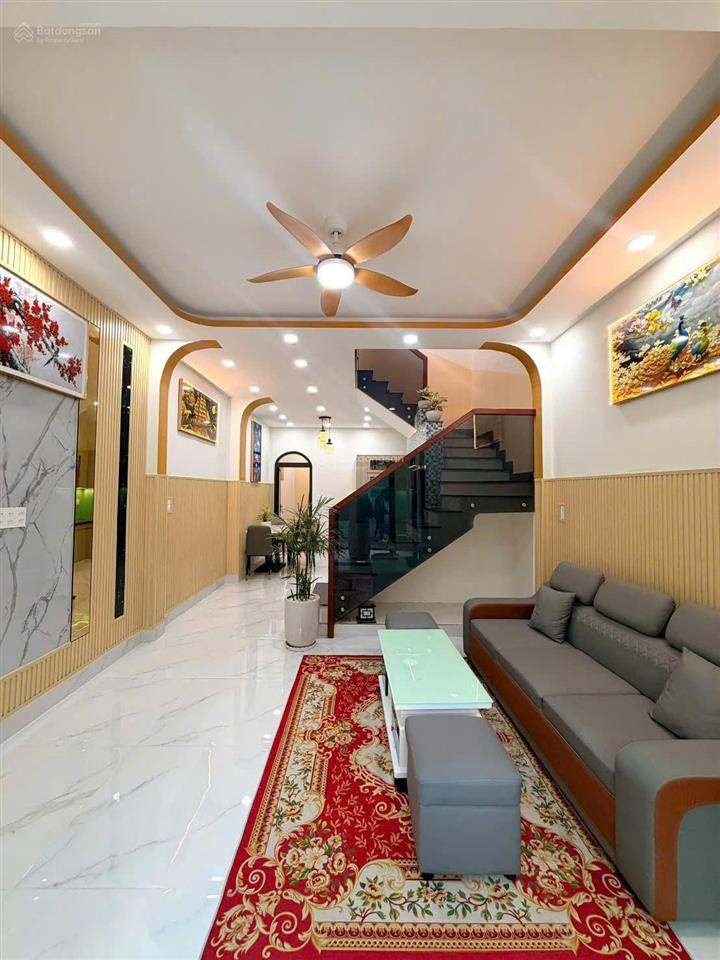 Ngộp ngân hàng thanh lý gấp căn nhà ngay bình tiên q6 dt 65m2